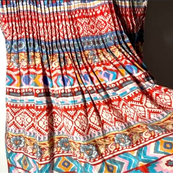 Tolani Red Print 100% Silk Sleeveless Tank
Top Size M - Picture 9 of 13